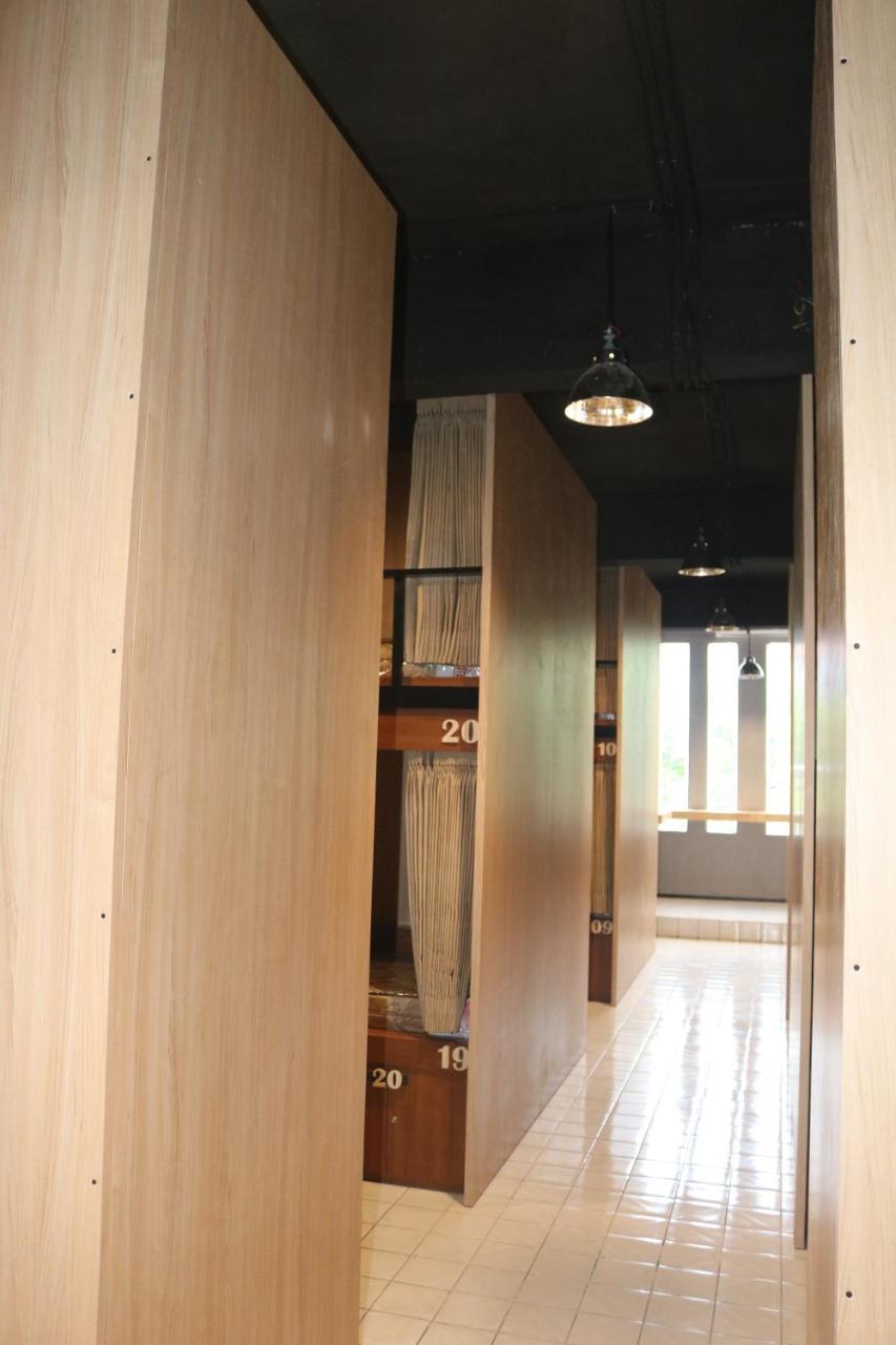 Woodlot Hostel Malang Exteriör bild