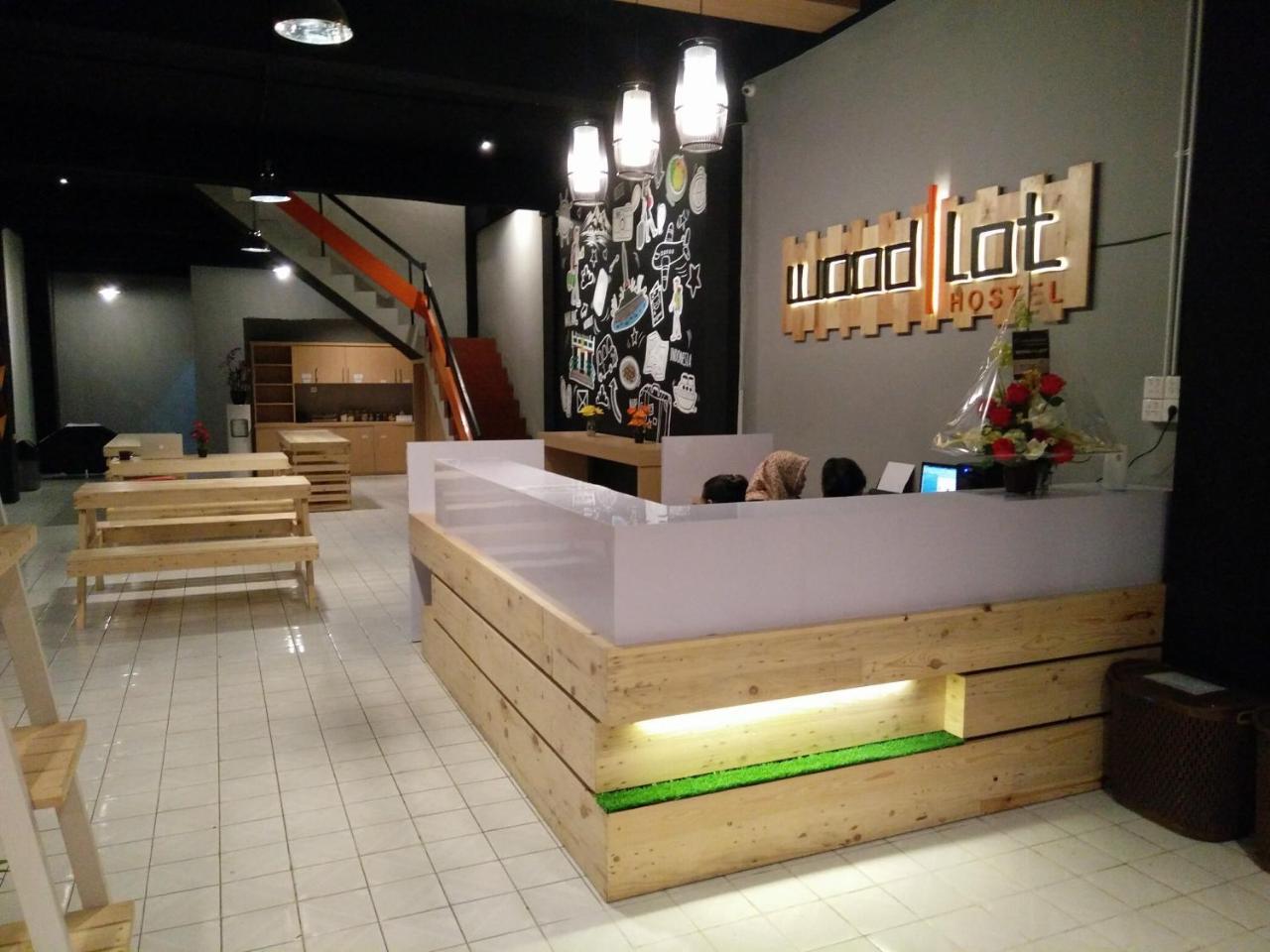 Woodlot Hostel Malang Exteriör bild